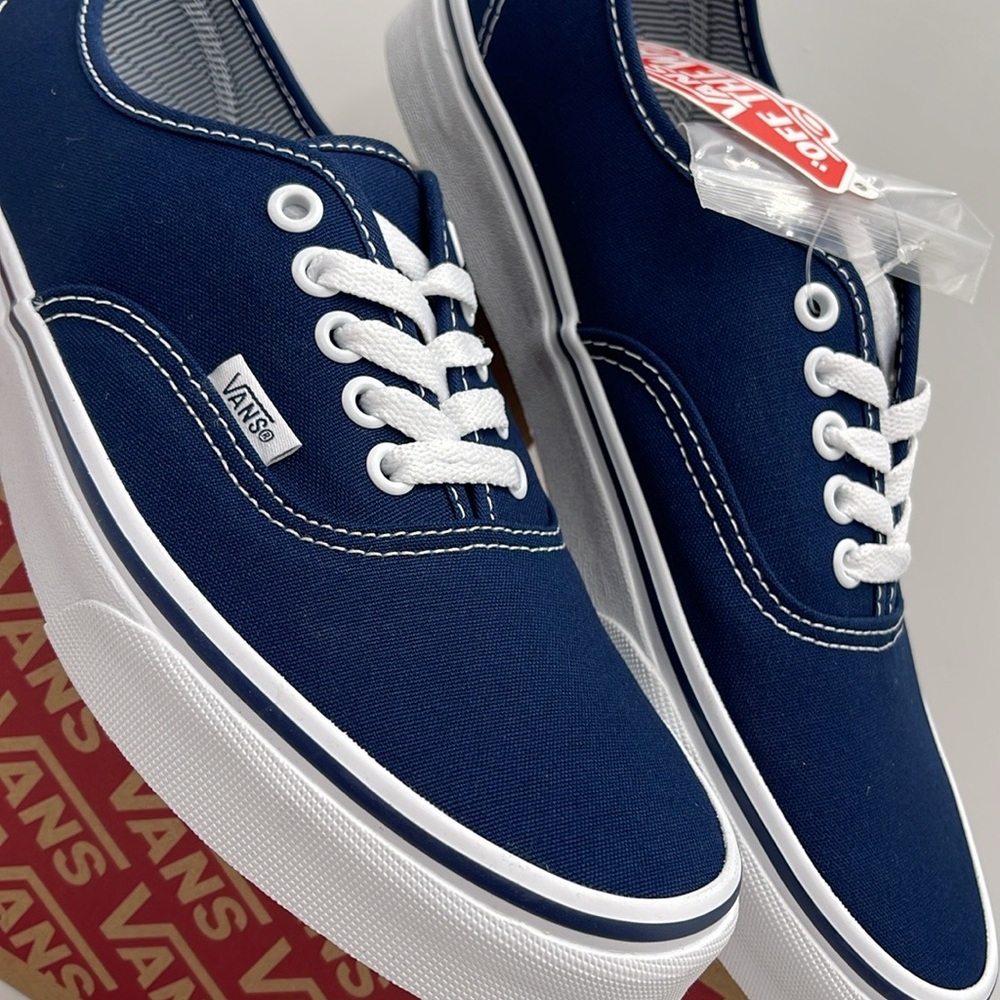 Vans • WMNS Authentic (Angstrplng) Dress Blue/True White
VN000EE332D
Sneakers - Picture 13 of 16